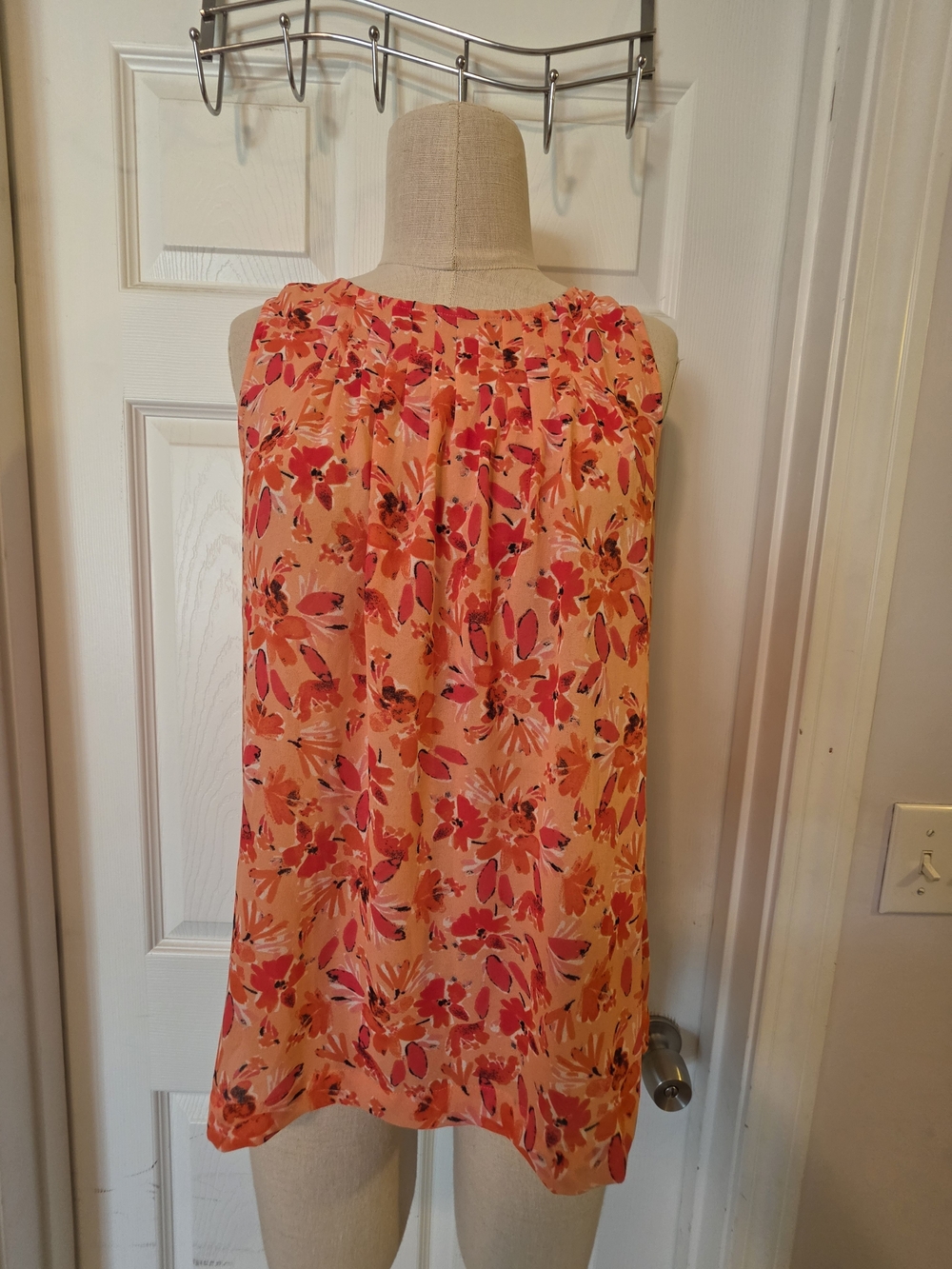 LOFT Peach Floral Sleeveless Blouse Size Small